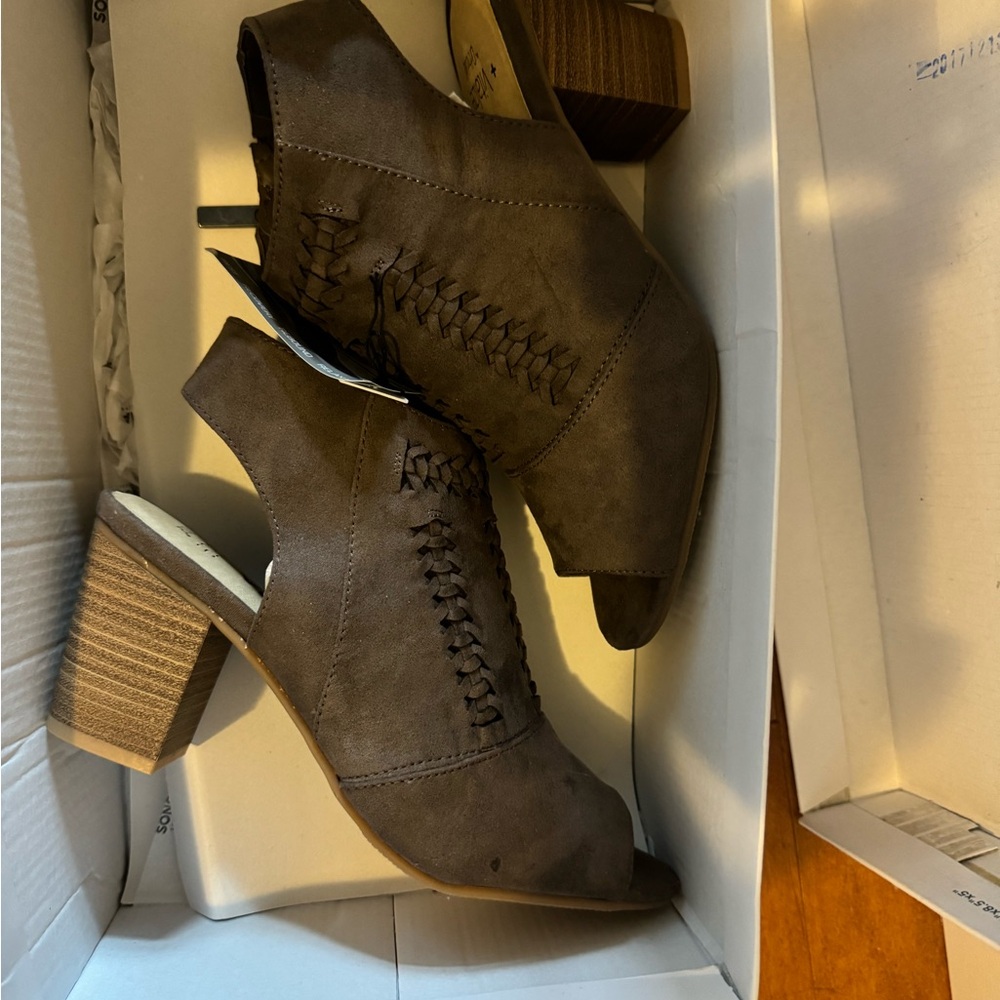Open toe shoes - Picture 2 of 4